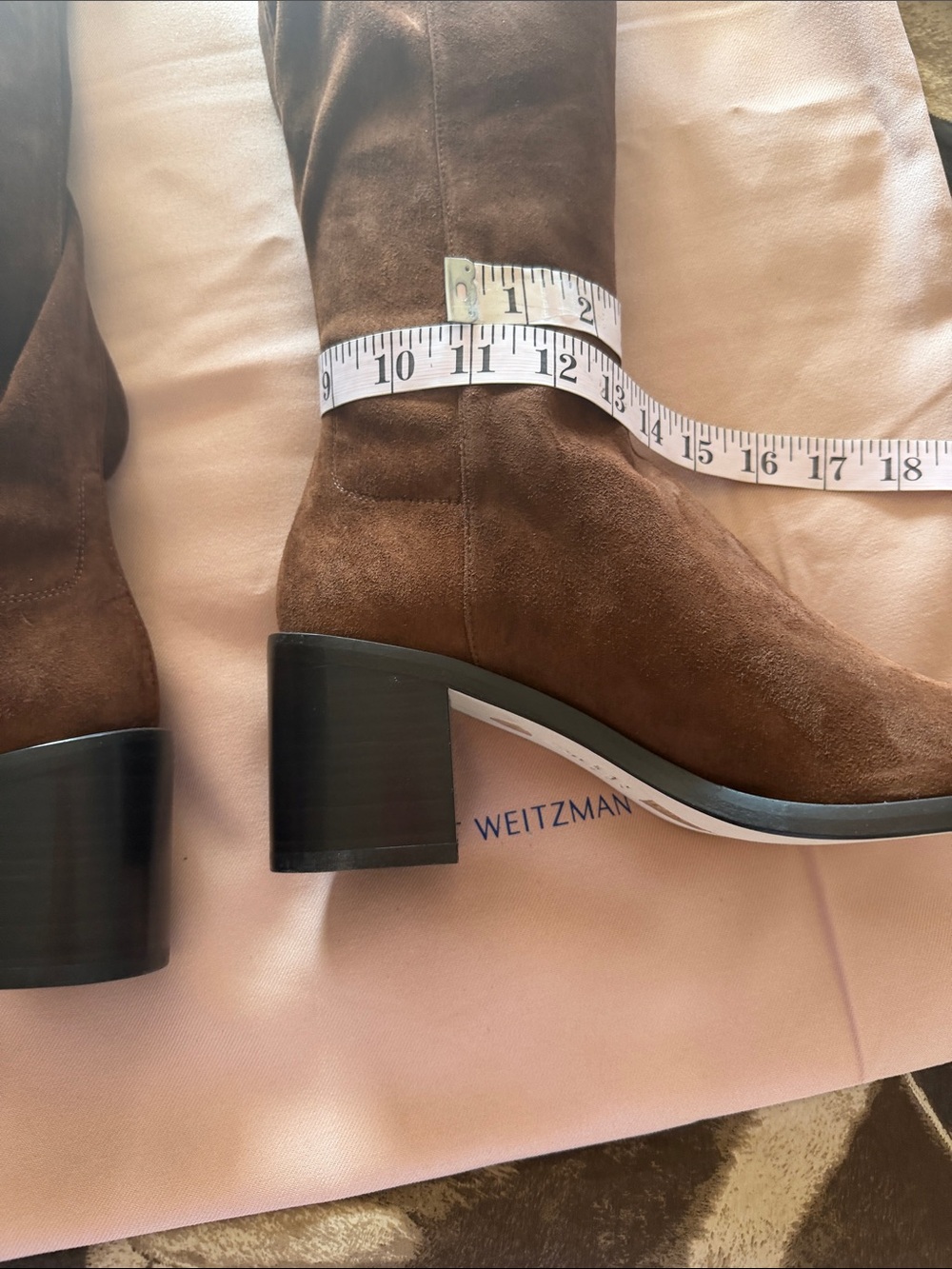 STUAR WEITZMAN
Women's Finn 50/50 Boots
Color: Deep Coffee Suede
SIZE: 8.5 - Picture 12 of 15